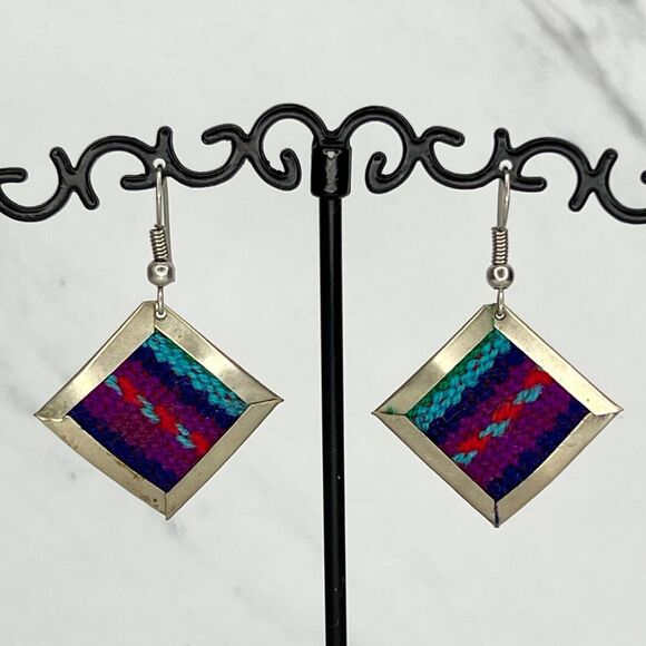 Vintage Southwestern Woven Inlay Square Silver Tone Pierced Earrings ✨ - Picture 1 of 4
